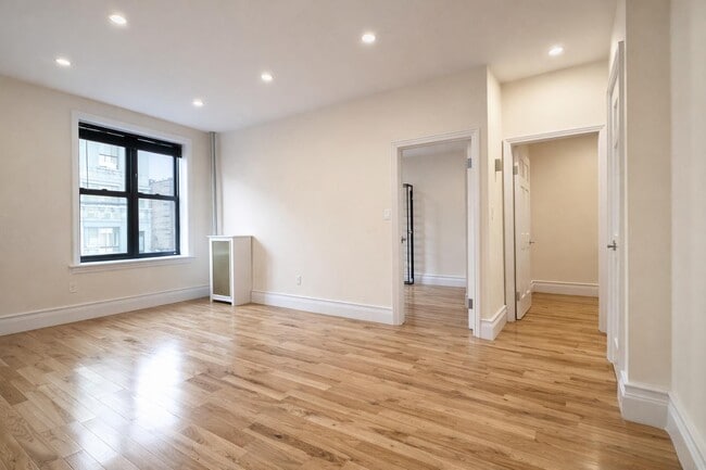 Building Photo - 41-47 ST.NICHOLAS TERRACE