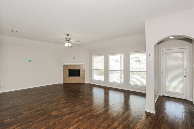 Building Photo - 212 Arrowhead Dr