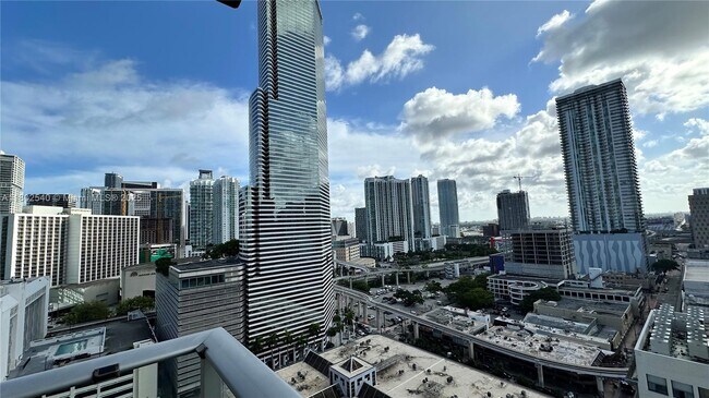 Foto del edificio - 151 SE 1st St