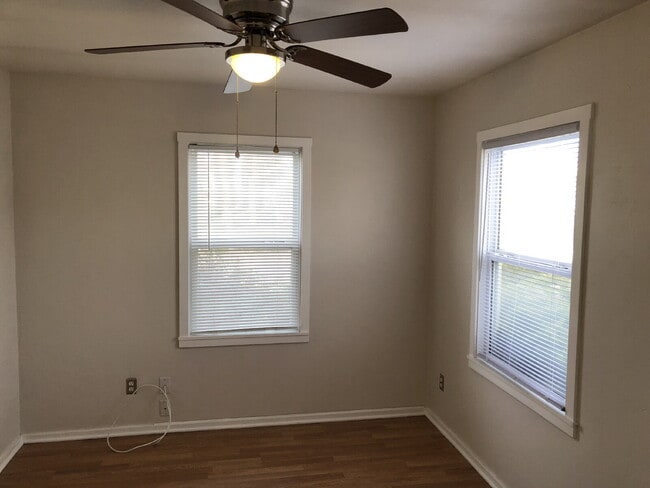 Building Photo - $2,095 / 1br - 400 sqft - 1 Bed 1 Bath Cot...