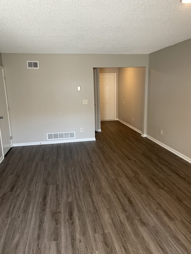 Foto del edificio - 5617-5623 NW 66th Terrace