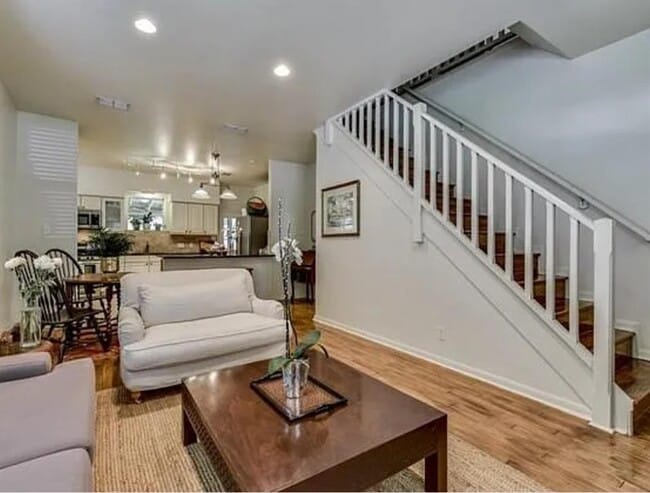 Building Photo - 803 Newman Dr