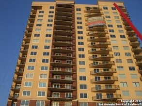 Building Photo - 215 Center St