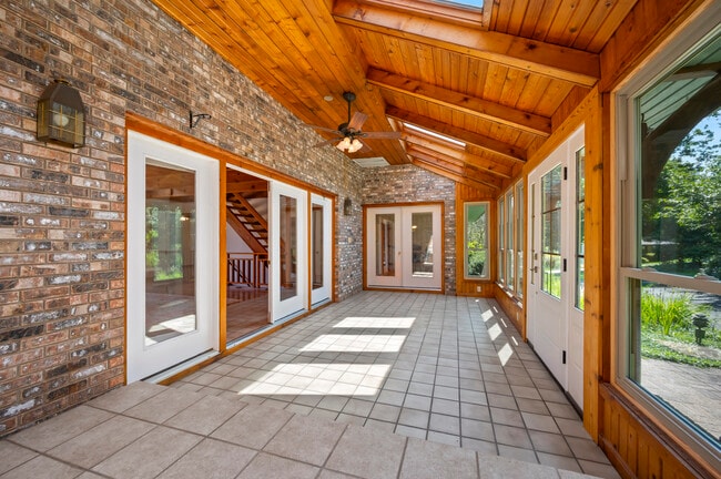 Building Photo - 26 Canter Ct