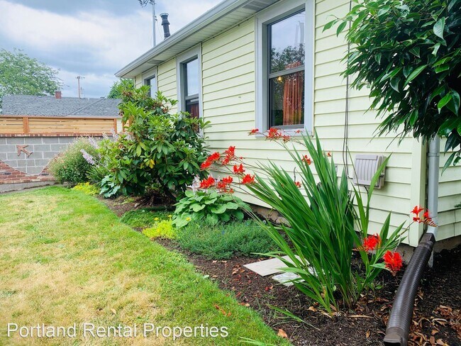 Building Photo - 2 br, 1 bath House - 3842 NE 69th Ave