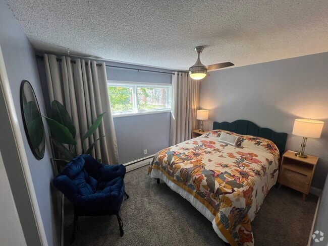 Building Photo - 2960 Dartmouth Dr