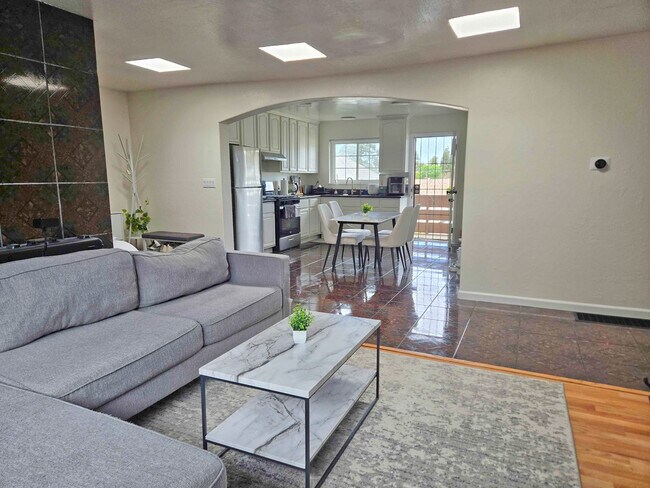 Foto del edificio - 2946 E 29th St