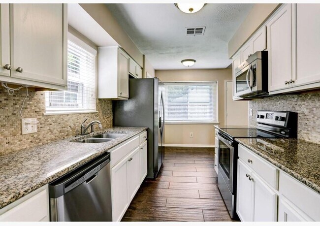 Building Photo - 13822 Wickersham Ln