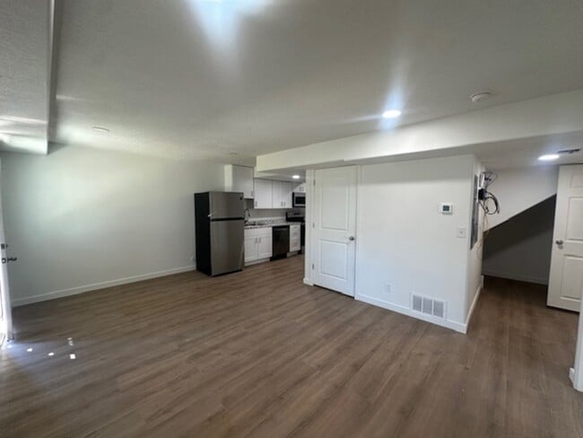 Building Photo - 936 Nichols Ave