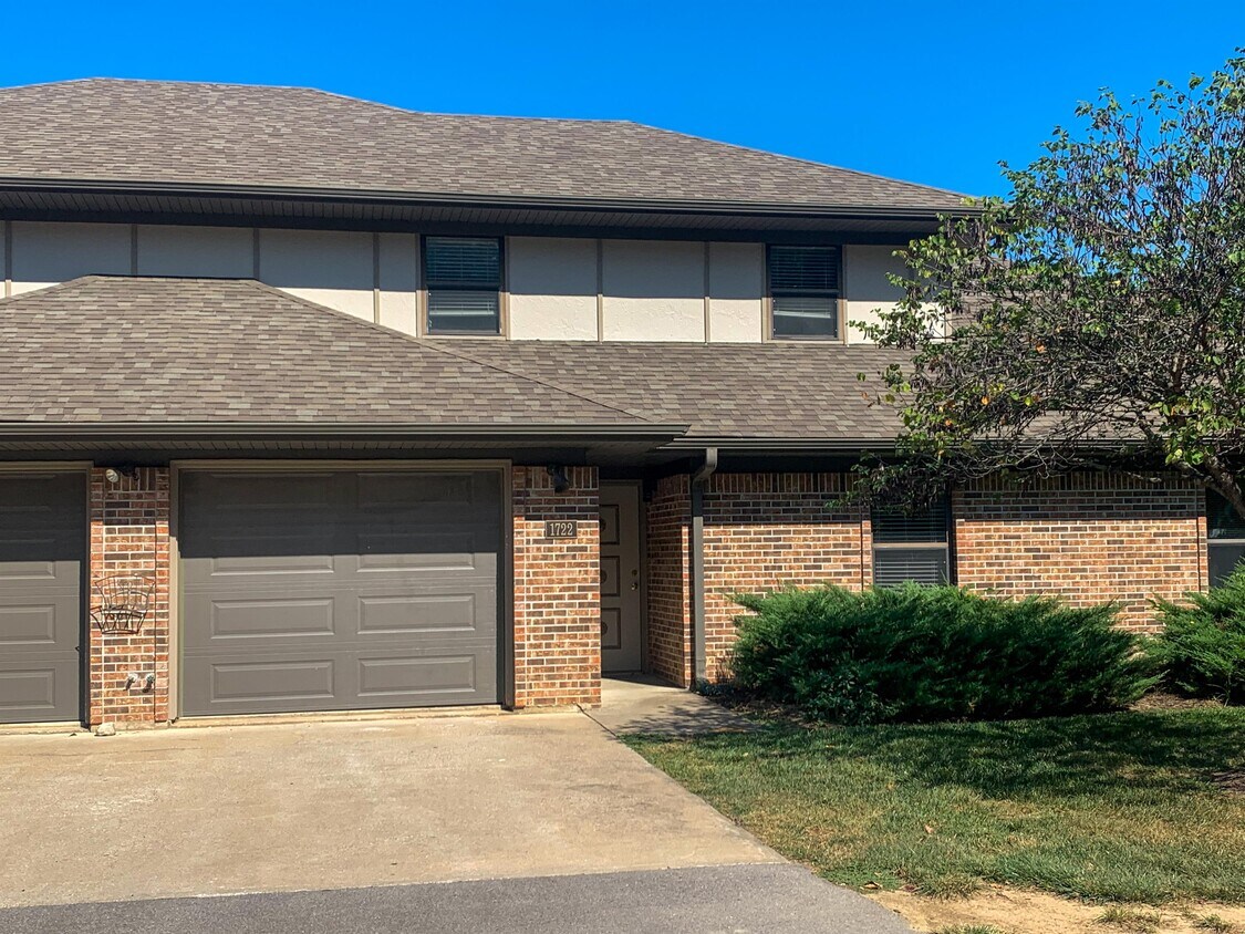 Primary Photo - 1722 N Chapman Ln