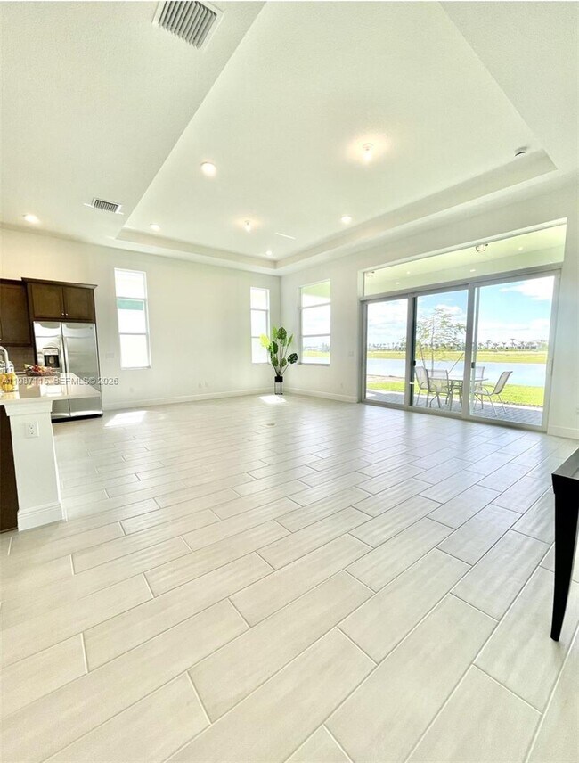 Building Photo - 5243 Rivo Alto Cir