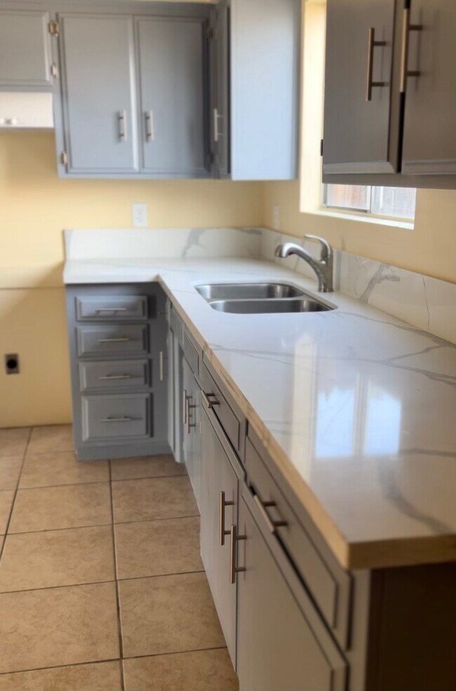 Foto del edificio - 1409 Lincoln Street, Unit C
