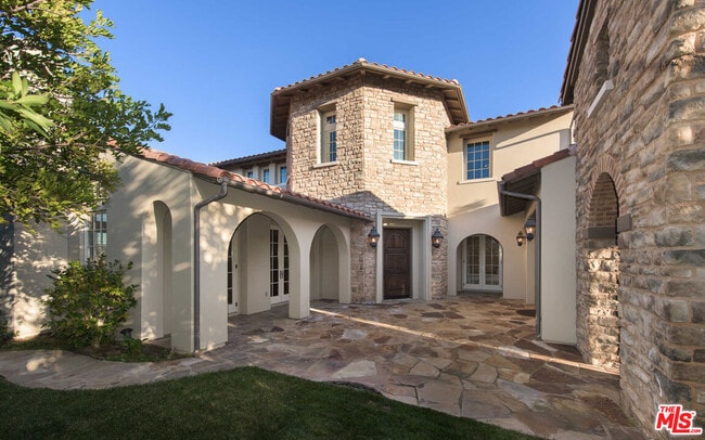 Building Photo - 25531 Prado De Oro