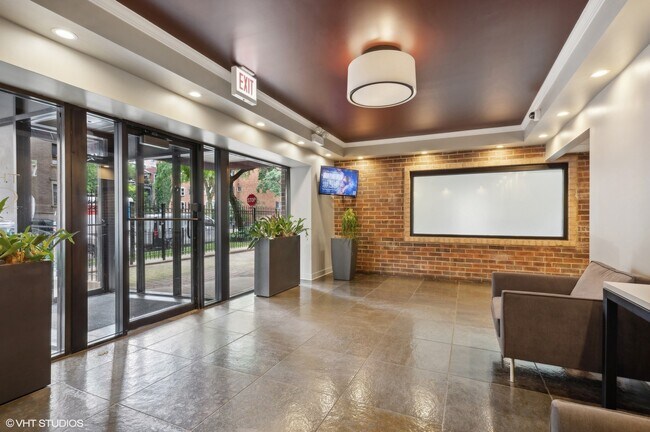 Building Photo - 3900 N Pine Grove Ave