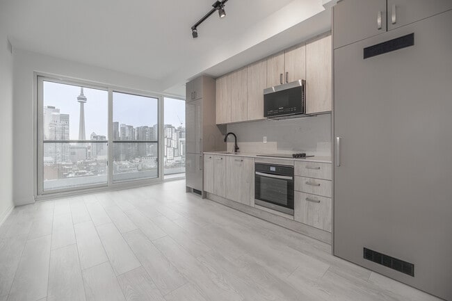 Building Photo - 280 Dundas St W