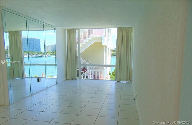 Building Photo - 10281 E Bay Harbor Dr