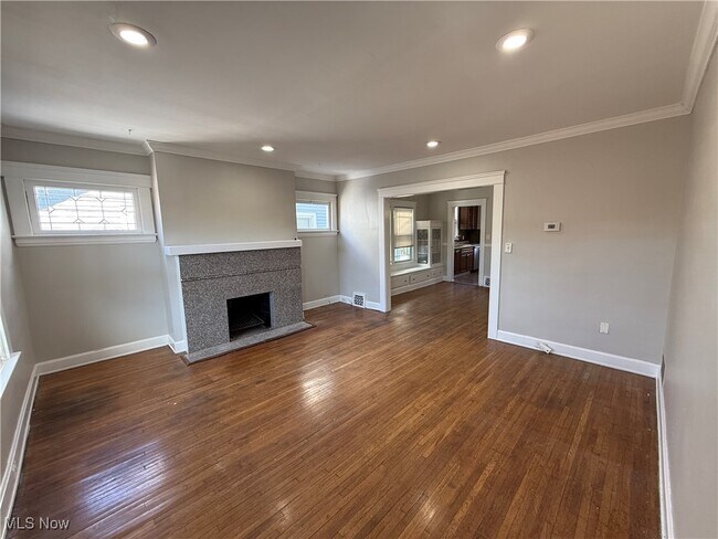 Foto del edificio - 1275 Donald Ave