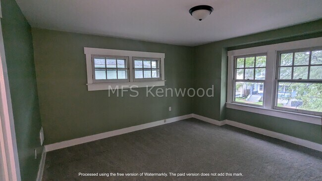 Building Photo - 235 Kenwood Ave