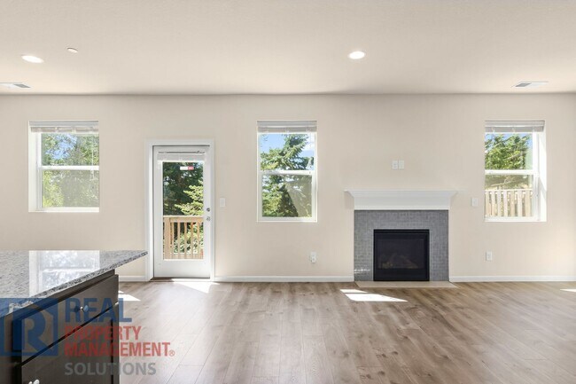 Foto del edificio - 17024 SE Rhododendron St