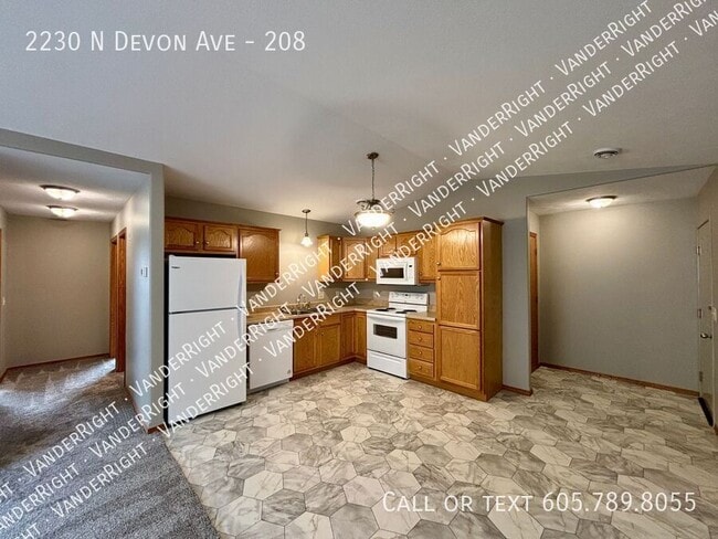 Building Photo - 2230 Devon Ave