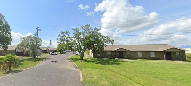 Building Photo - 815 E Russell Ave