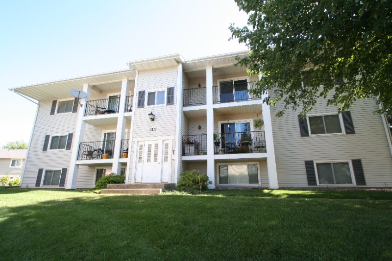1811 Greenfield Ln SW Unit 12, Rochester, MN 55902 Condo for Rent in