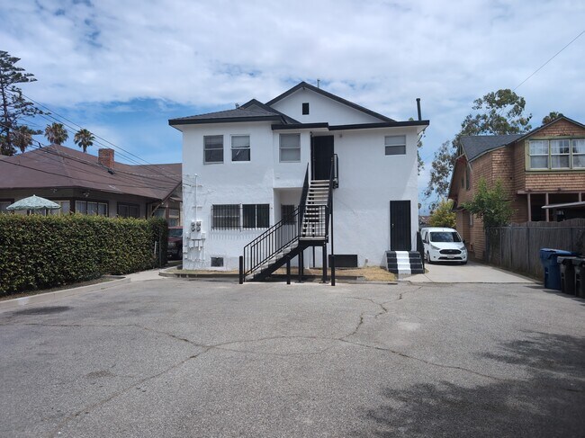 Foto del edificio - 2418 W 23rd St
