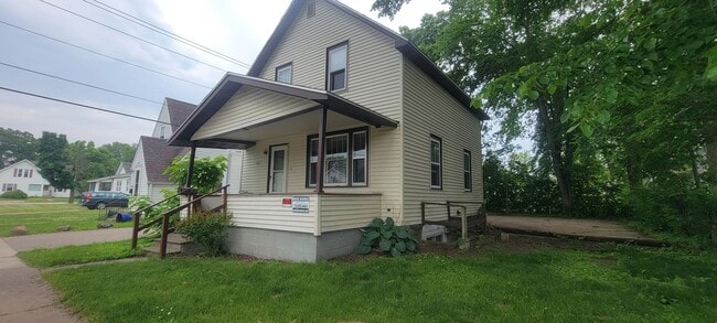 Building Photo - 216 8th Ave