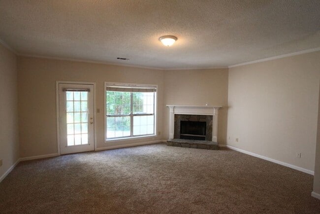 Building Photo - 2195 Fairways Ct