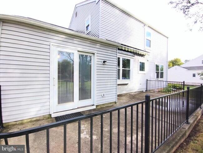 Building Photo - 1272 Alexander Dr