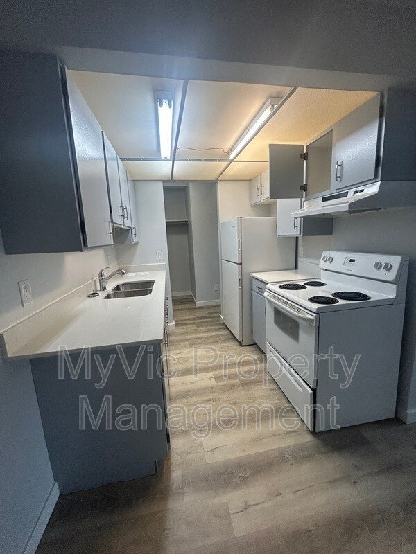 Photo du bâtiment - 10130-10159 159 St NW