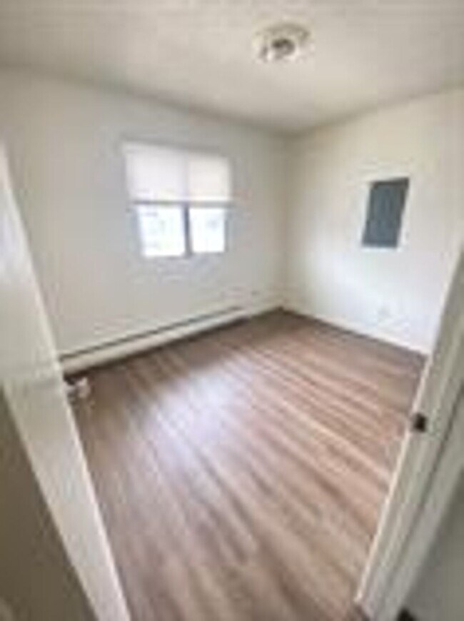 Building Photo - 212 14th St