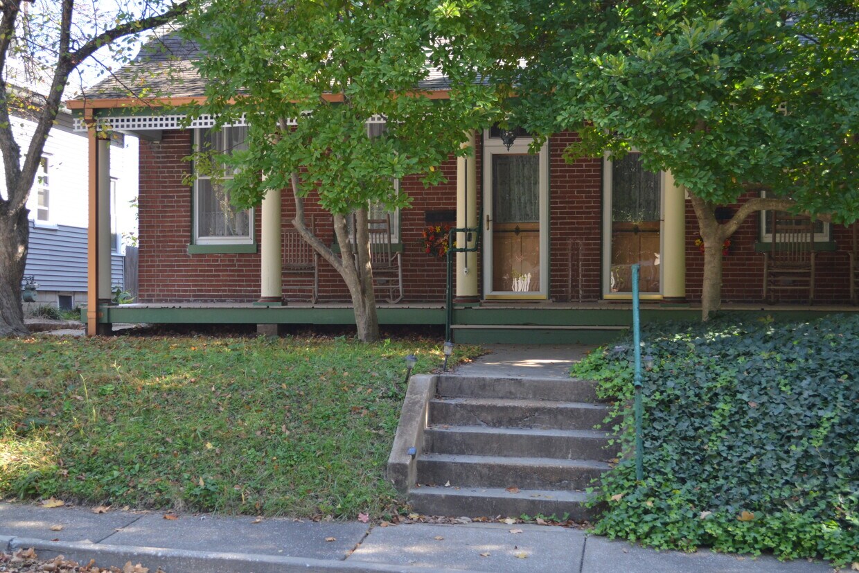 Front - 714 N 4th St