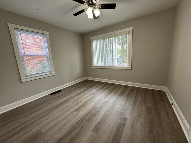 Building Photo - The Ultimate Floor-ty: 3 Bed/1.5 Bath Home...