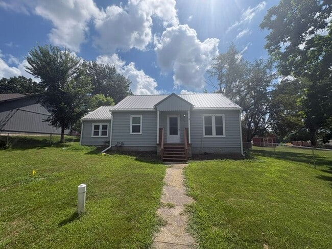 Building Photo - 406 N Armstrong St