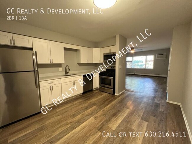 Building Photo - ***LARGE UPDATED 2 BEDROOM / HEAT INCL / T...