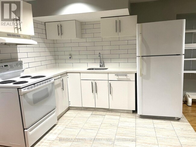 Building Photo - 34 Clune Pl