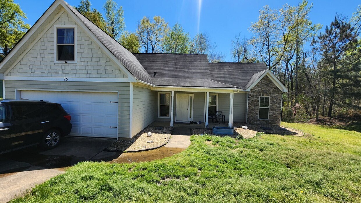 75 Misty Forest Dr, Phenix City, AL 36869 Room for Rent in Phenix