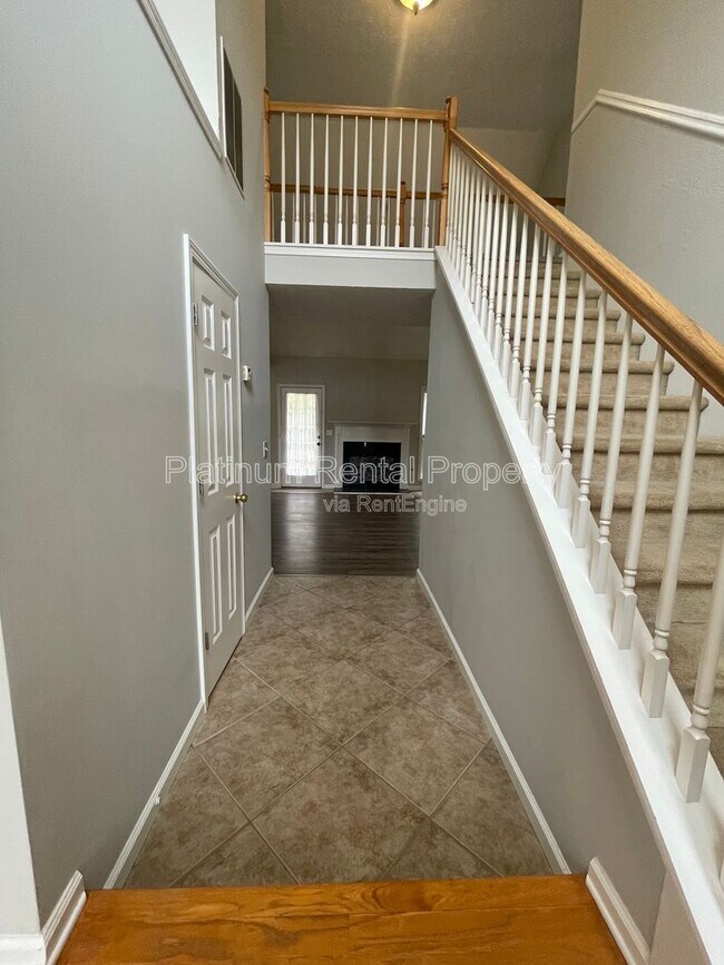 Building Photo - 475 Ellesmere Way