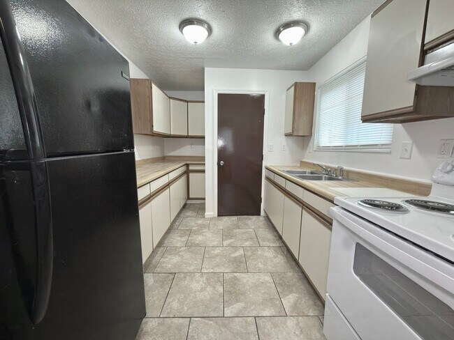 Foto del edificio - 2740-2742 Jessup Rd