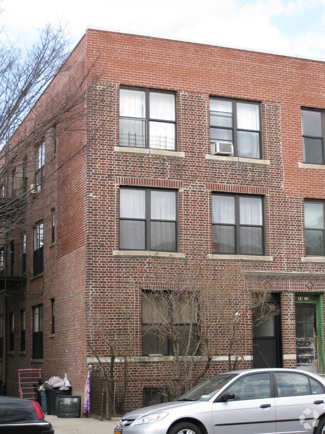 Foto del edificio - 48-20 48th St