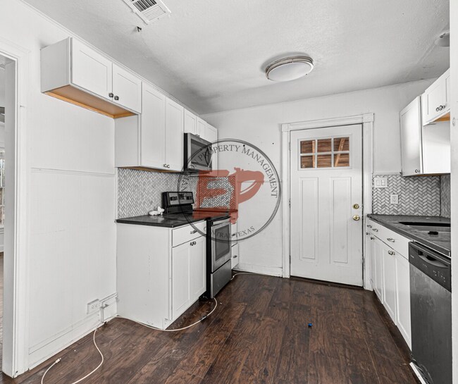 Building Photo - 618 Adams Ave