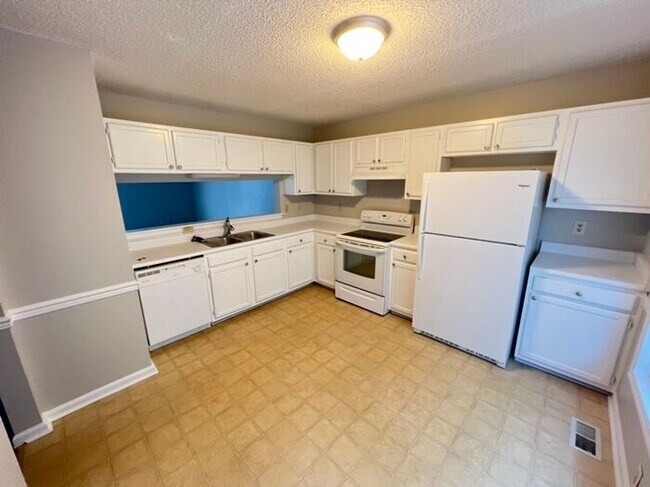 Foto del edificio - Great Townhouse Near Duke AVAILABLE NOW!