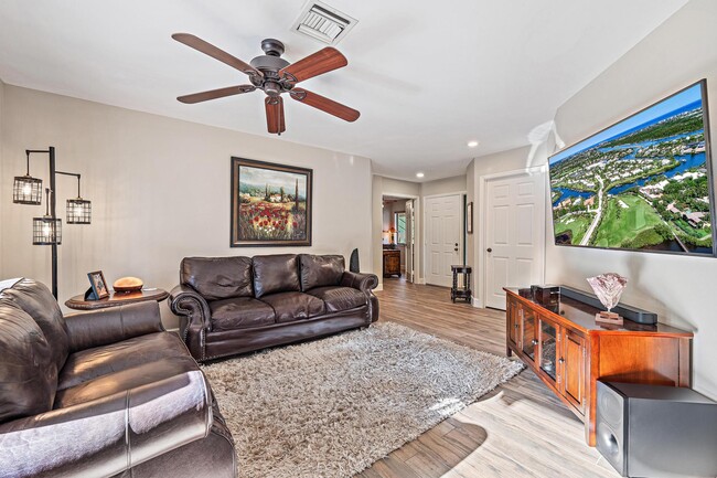 Foto del edificio - 25 Lexington Ln W