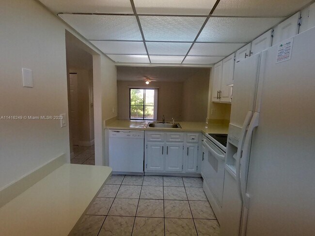Foto del edificio - 842 NE 209th St