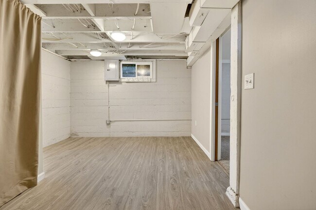 Building Photo - 3660 SE Tenino St