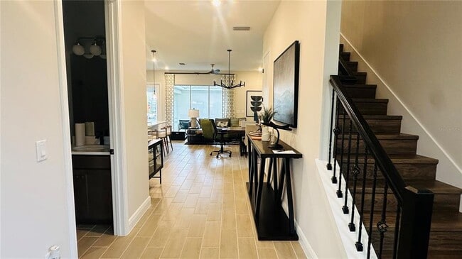 Building Photo - 16450 Hamlin Vw St