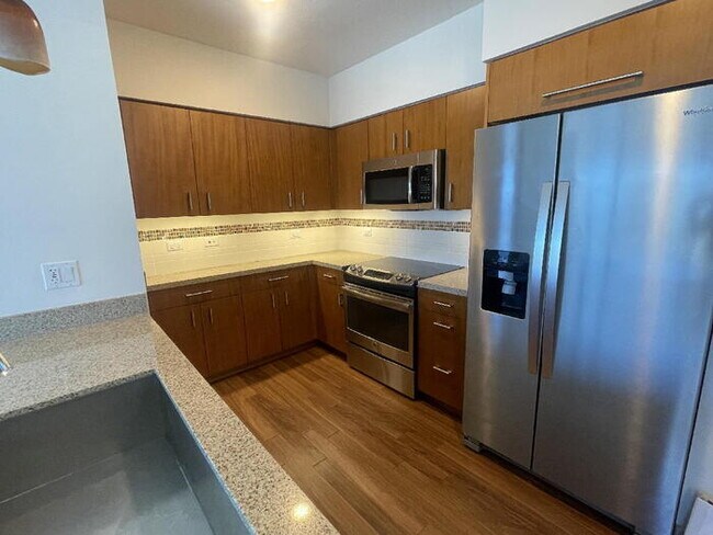 Foto del edificio - To register for the showing time below, no...