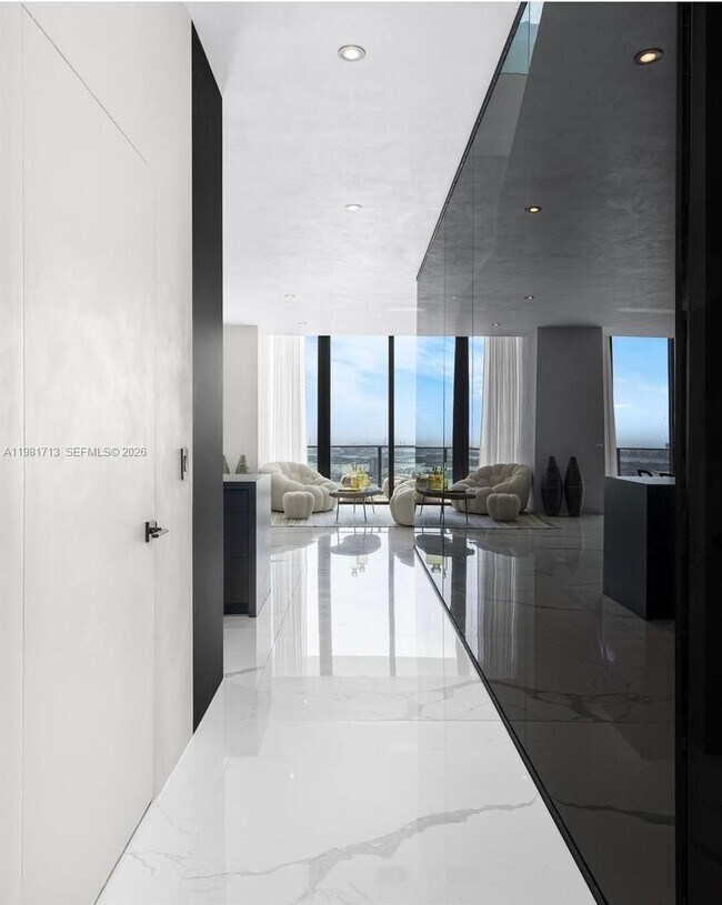 Foto del edificio - 650 NE 32nd St