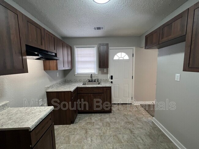 Foto del edificio - 1383 Gold Ave